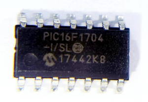 خواندن داده‌های هگز EEPROM میکروکنترلر PIC16F1704 به درک متغیرهای مهم مانند ماژول نشانگر دما نیاز دارد که می‌تواند مستقیماً بر عملکرد آن تأثیر بگذارد. برای رمزگشایی یا شکستن داده‌های EEPROM این میکروکنترلر، دانستن شرایط داخلی، از جمله تنظیمات دما، بسیار مهم است، زیرا تغییرات می‌توانند داده‌های باینری ذخیره شده در EEPROM و حافظه فلش را تغییر دهند و بر دقت عملکرد کد منبع تأثیر بگذارند.