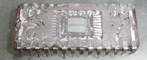 플래시 프로그램 메모리 및 eeprom 데이터 메모리에서 Microchip의 암호화된 PIC18F24J50 MCU 소스 코드를 읽고 보호 PIC18F24J50 마이크로프로세서 변조 방지 시스템을 해제한 다음 잠긴 마이크로컨트롤러 PIC18F24J50 내장 펌웨어를 복원합니다.